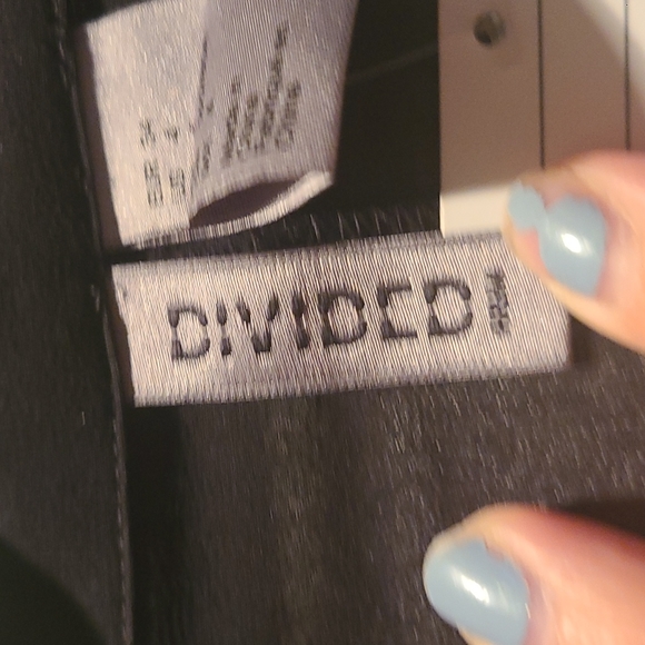 Dividco black sheet tunic with buttons - Picture 3 of 4